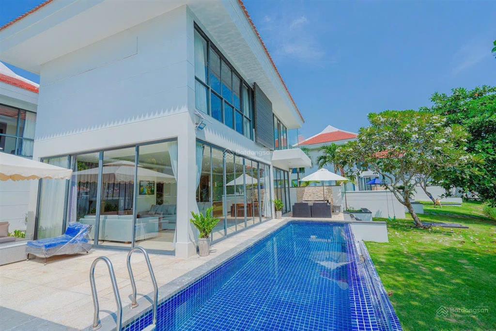 Cho thuê ocean villa 813m2 view trực diện biển full nội thất 5 phòng ngủ khép kín cao cấp siêu vip
