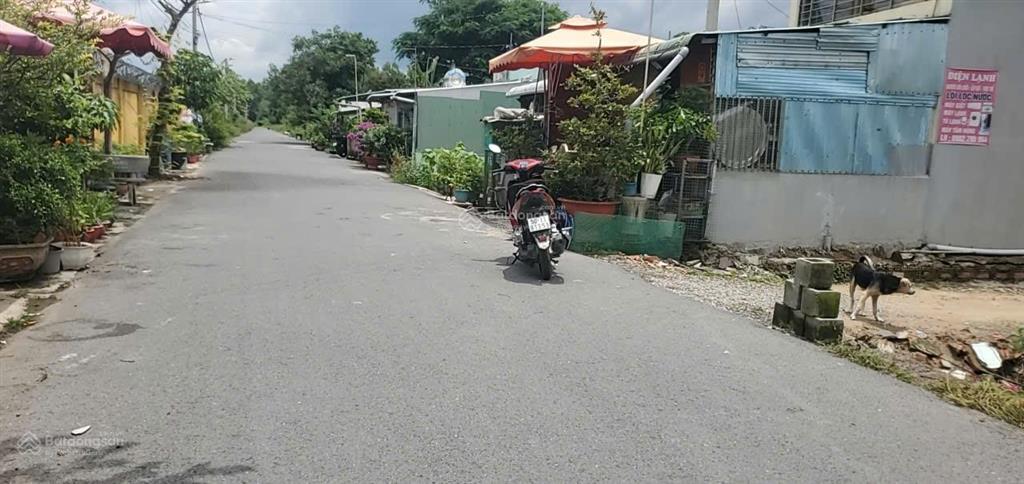 Chính chủ cần bán lô đất diện tich 1579m2 thổ cư 499m2 mặt tiền đường nhựa 8m, đối diện t30