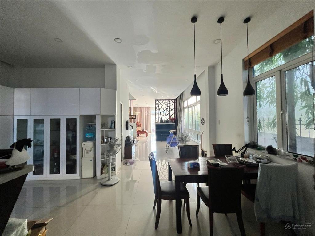 Chính chủ cần bán gấp bt 4pn, 5wc, 196m2 tại đường 26, thủ đức, giá tốt 18 tỷ giá hời