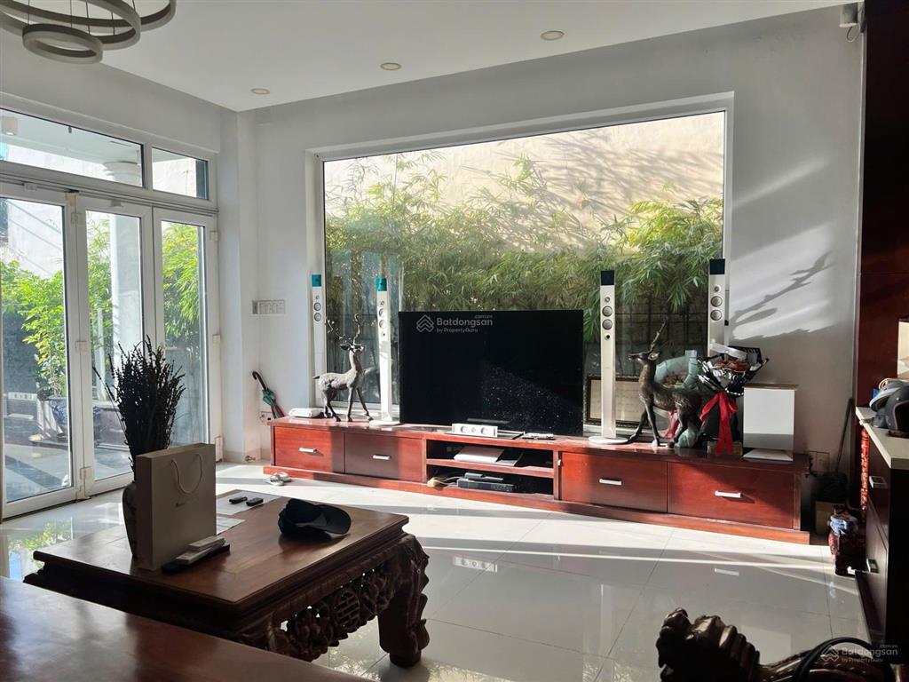 Chính chủ cần bán gấp bt 4pn, 5wc, 196m2 tại đường 26, thủ đức, giá tốt 18 tỷ giá hời