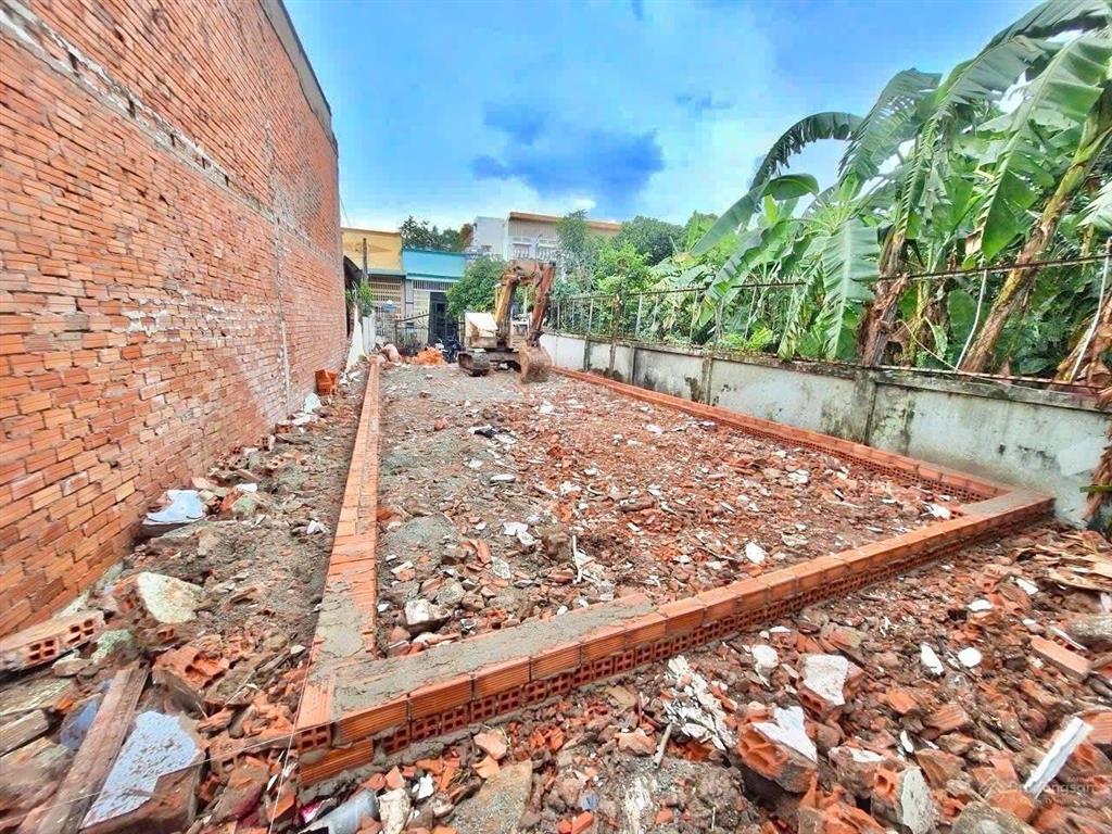 Chính chủ cần bán giá đã tốt còn hạ 200trchỉ còn 4.4t,ỷ  đất sát làng đhqg  120m2 (6m)vuông vức