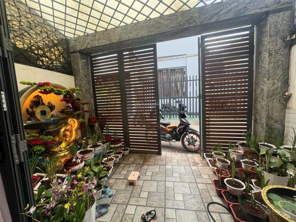 Nhà sát tô ngọc vân , sát chợ tam hà diện tích  4,5x18 nhà 1trệt 1 lầu nhà nội thất cao cấp 70m2