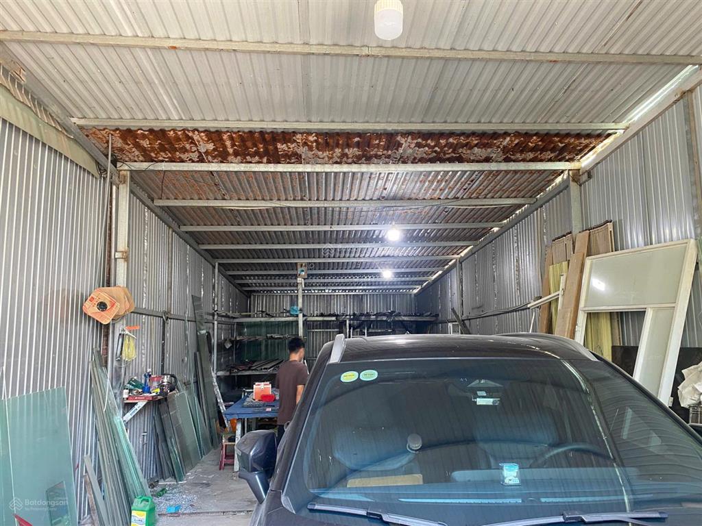 Cho thuê mặt tiền xưởng 130 bùi hiển (đường 7,5m), dt 85m2, giá 4 triệu/tháng.  0905 889 ***