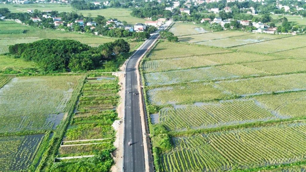 Chính chủ bán lô đất cách đường hồ chí minh 150m, dt 100m2, đất vuông vắn, đã có sổ đỏ