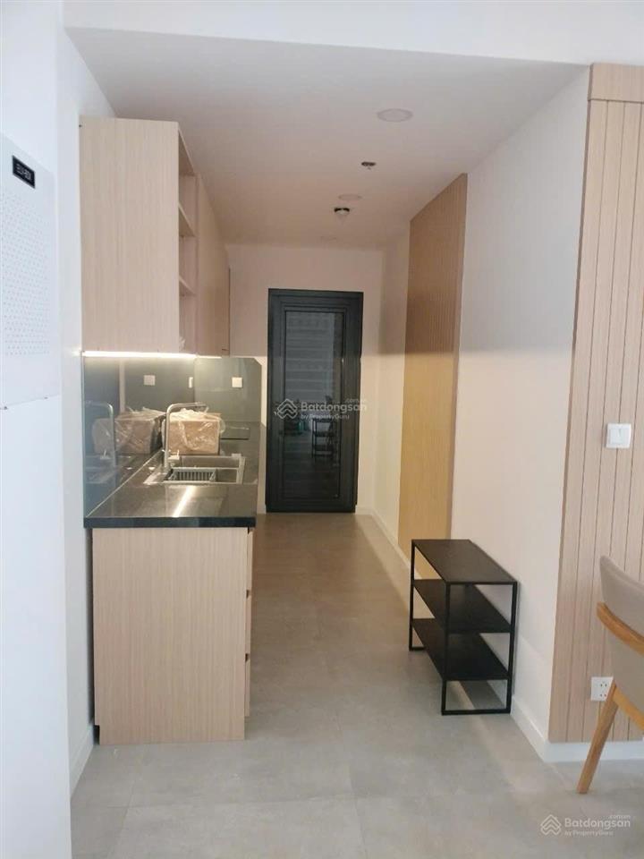 Cần bán gấp 2pn tầng cao rất đẹp, trần cao thoáng hiếm có. giá tốt 9,2 tỷ. 0907 006 ***