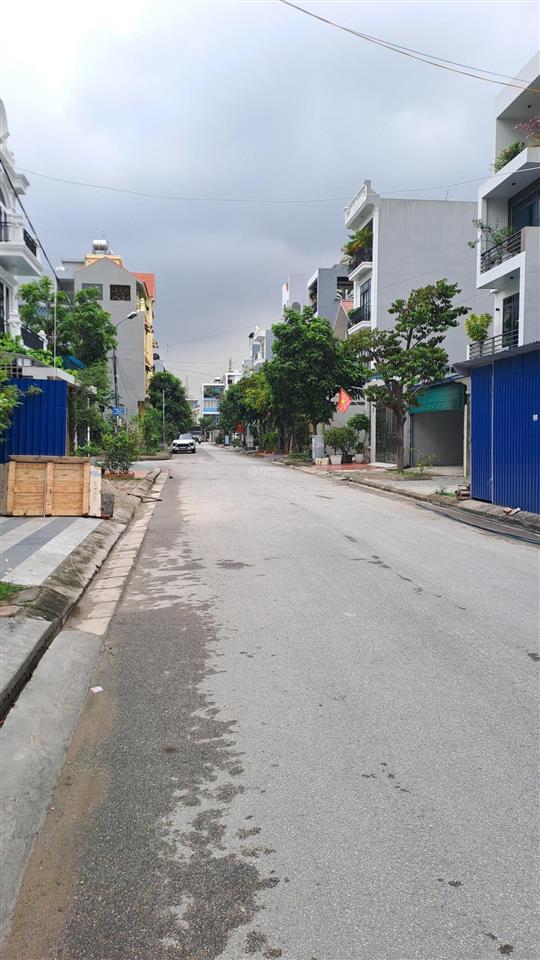 Đất phân lô văn cao  thư trung. dt 90m2. giá 75 tr/m2