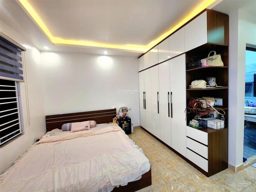 Nhà 3,5 tầng đằng hải, ngõ trước nhà rộng 3,7m