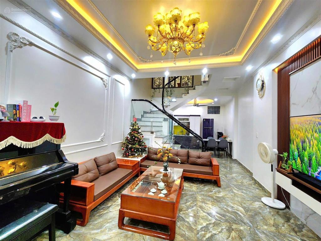 Nhà 3,5 tầng đằng hải, ngõ trước nhà rộng 3,7m