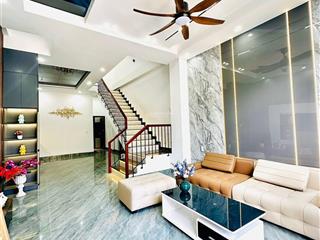 Nhà mới xây 100m2. 3 tầng ,4pn, 4wc.cách đường nguyễn hữu 100m. giá 5 tỷ 555tr. 0394 000 *** oanh