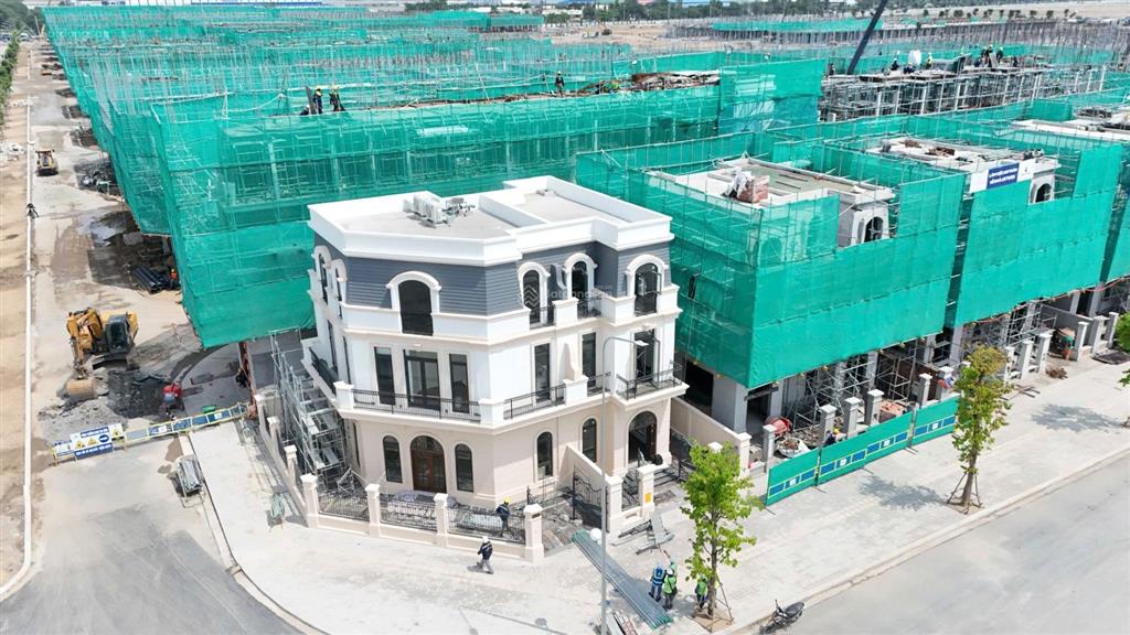 Nhà phố liền kề vinhomes hóc môn, trả trước 1.7 tỷ, dtsd 145m2.  0394 000 *** oanh
