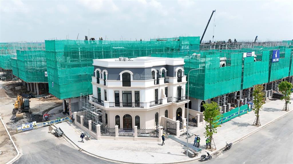 Nhà phố liền kề vinhomes hóc môn, trả trước 1.7 tỷ, dtsd 145m2.  0394 000 *** oanh