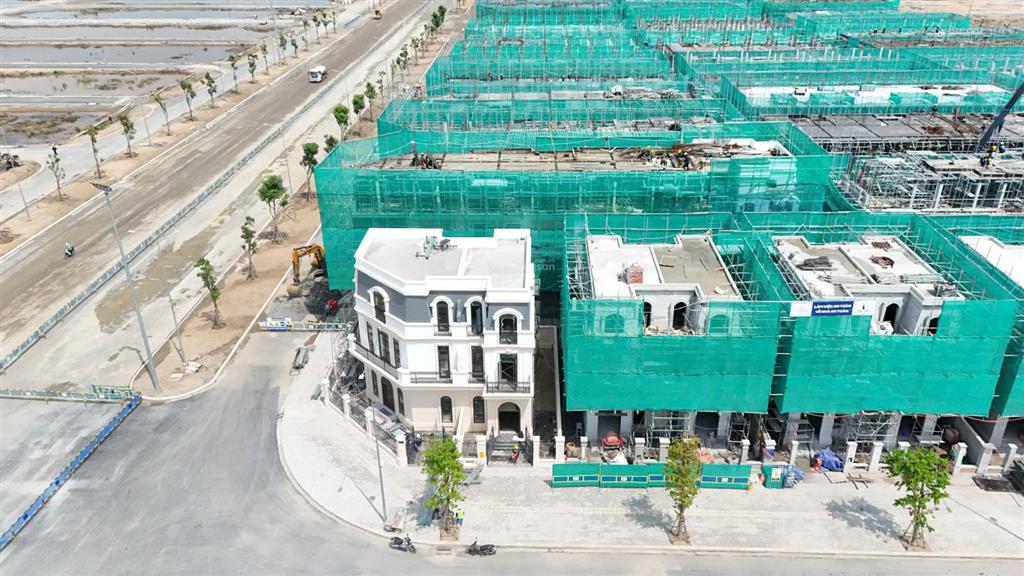 Nhà phố liền kề vinhomes hóc môn, trả trước 1.7 tỷ, dtsd 145m2.  0394 000 *** oanh