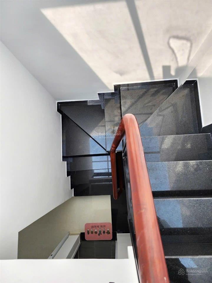 Hàng hiếm dưới 2 tỷ. khu an ninh nhất chu văn an. dt 30m2 xây 1 trệt 3 lầu, sổ riêng. hẻm 4.5m