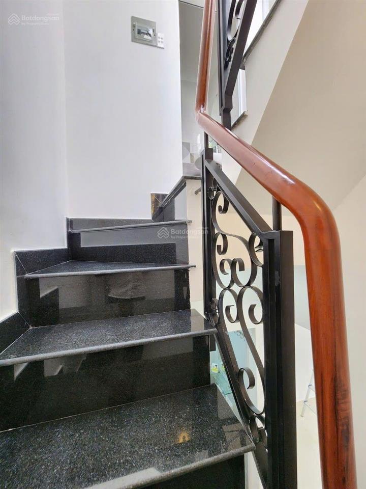 Hàng hiếm dưới 2 tỷ. khu an ninh nhất chu văn an. dt 30m2 xây 1 trệt 3 lầu, sổ riêng. hẻm 4.5m