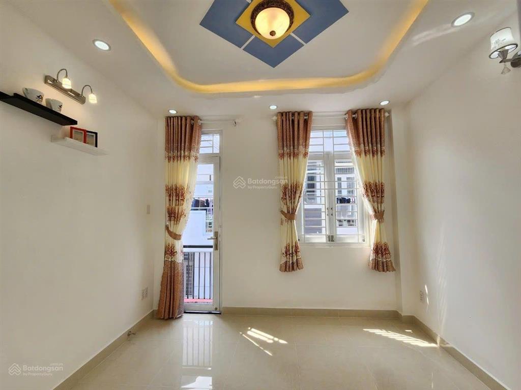 Hàng hiếm dưới 2 tỷ. khu an ninh nhất chu văn an. dt 30m2 xây 1 trệt 3 lầu, sổ riêng. hẻm 4.5m