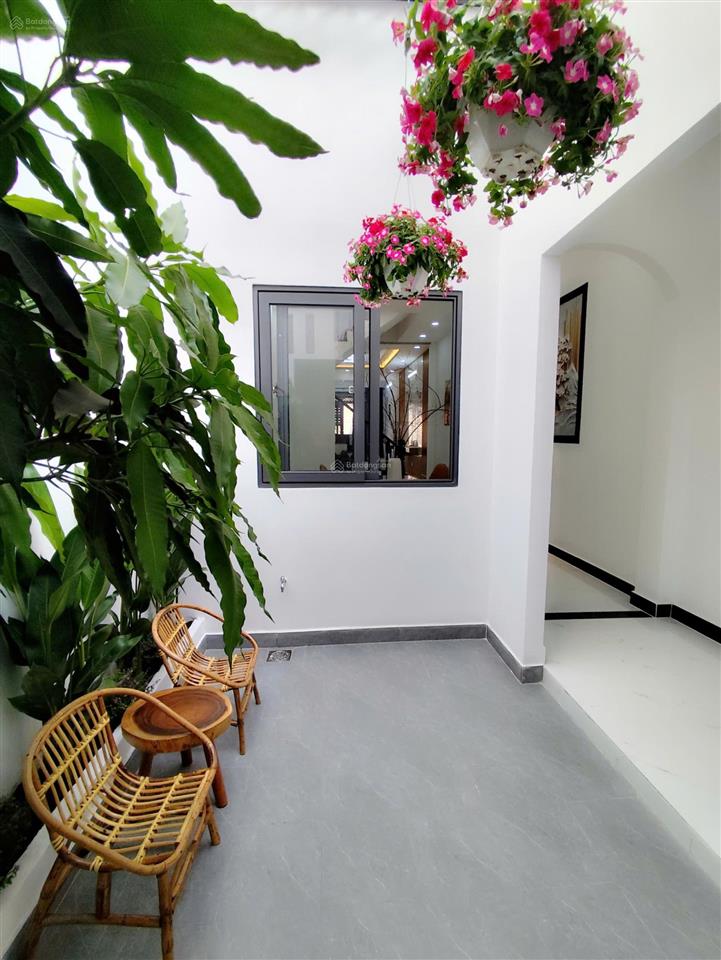 3 tỷ hạ giá bán 2tỷ 750. nhà 63m2 gần vòng xoay phạm văn đồng. xây 3 tầng đúc, hẻm 6m thông, sổ sẵn