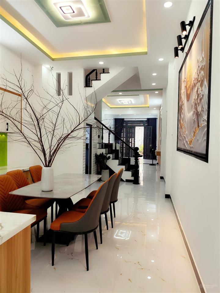 3 tỷ hạ giá bán 2tỷ 750. nhà 63m2 gần vòng xoay phạm văn đồng. xây 3 tầng đúc, hẻm 6m thông, sổ sẵn