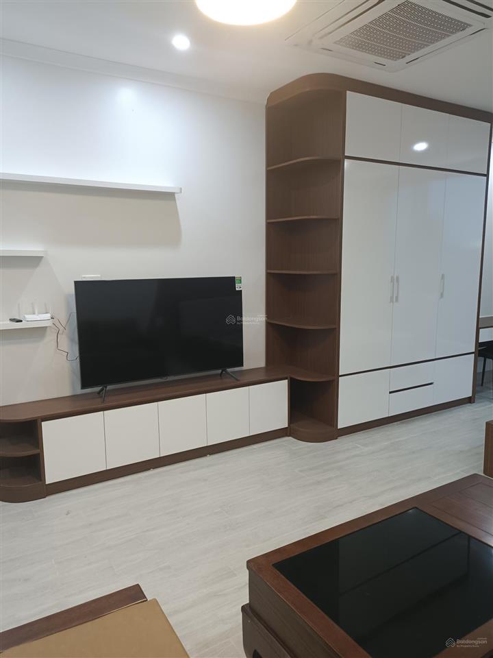 Cho thuê căn hộ đẹp 65m2 thiết kế studio phố hoàng như tiếp có ban công giá 7.5 triệu 0916 393 ***