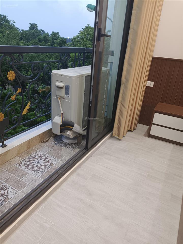 Cho thuê căn hộ đẹp 65m2 thiết kế studio phố hoàng như tiếp có ban công giá 7.5 triệu 0916 393 ***