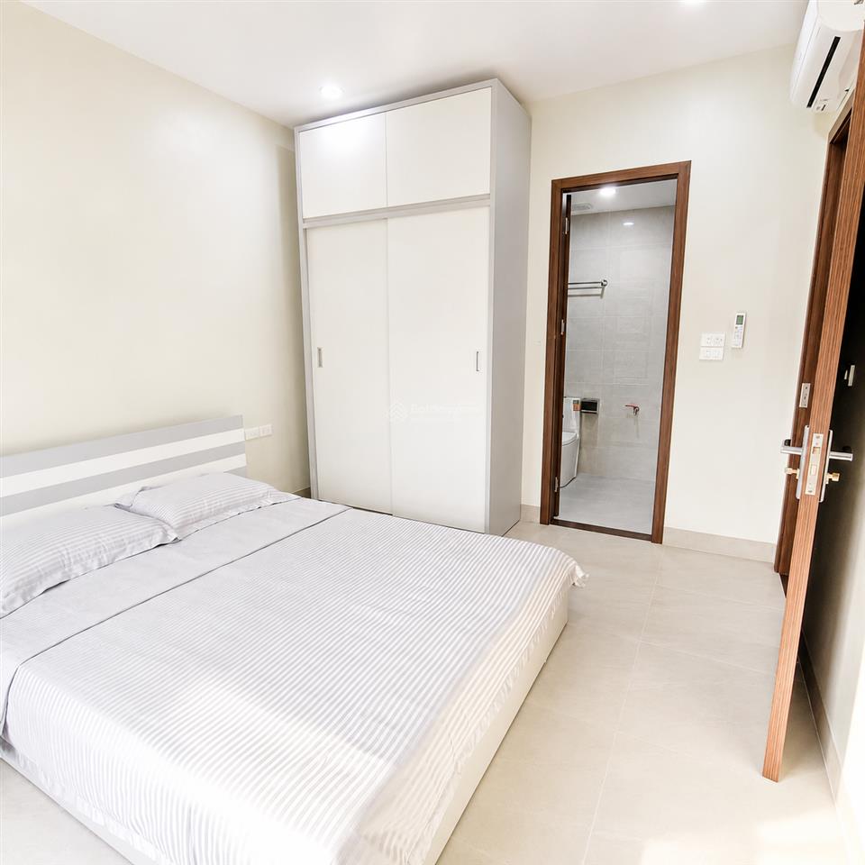 Cho thuê căn hộ 2 phòng ngủ 2wc 65m2 full đồ phố gia thượng gần trường pháp giá 8 triệu 0916 393 ***
