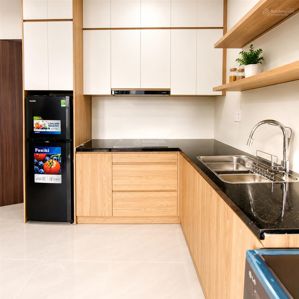 Cho thuê căn hộ 2 phòng ngủ 2wc 65m2 full đồ phố gia thượng gần trường pháp giá 8 triệu 0916 393 ***