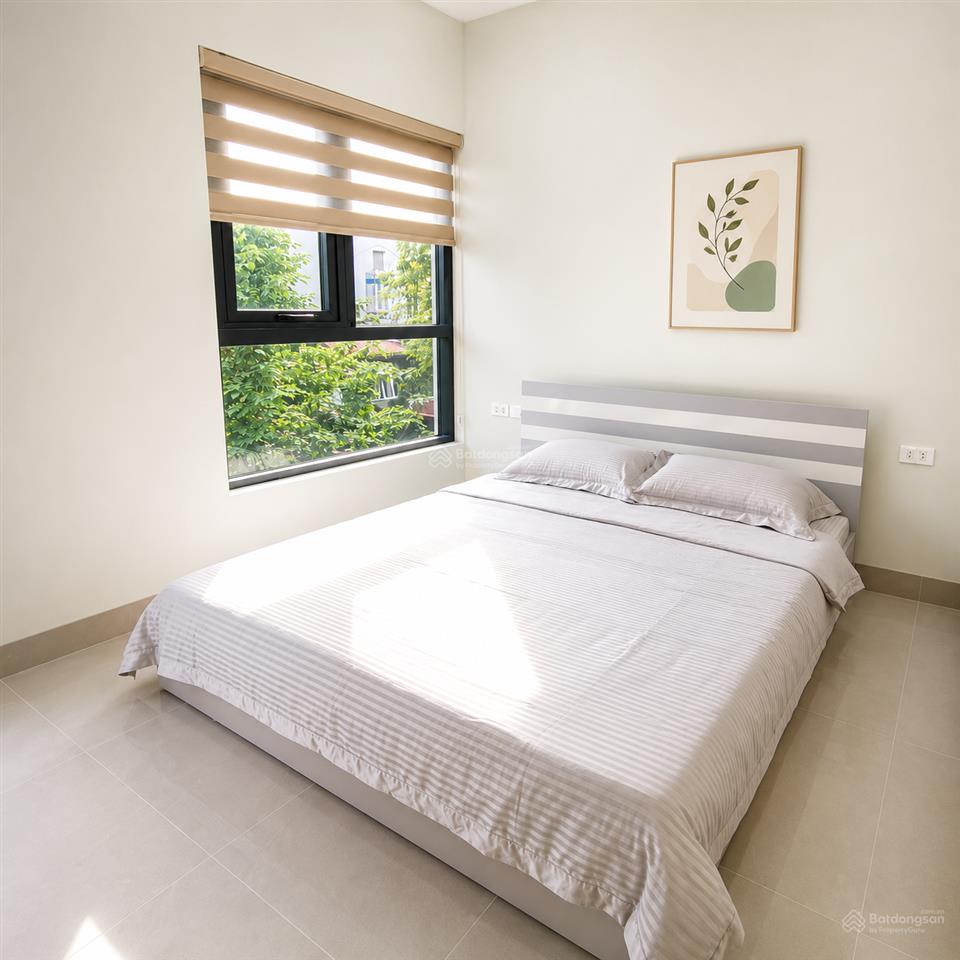 Cho thuê căn hộ 2 phòng ngủ 2wc 65m2 full đồ phố gia thượng gần trường pháp giá 8 triệu 0916 393 ***