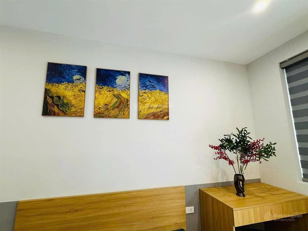 Cho thuê căn hộ phố hoàng như tiếp,bồ đề 37m2 full đồ,có ban công,gửi oto giá 6.5 triệu 0916 393 ***
