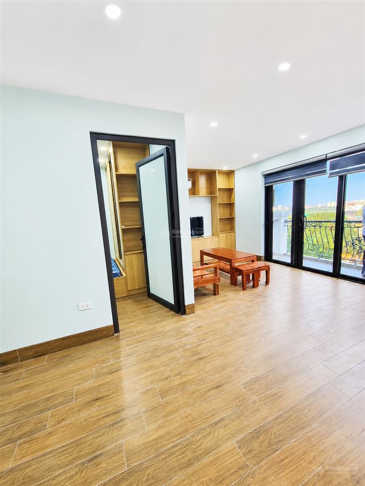 Cho thuê căn hộ 48m² full đồ có ban công rộng phố ngọc thụy gần công viên giá 7 triệu0916 393 ***