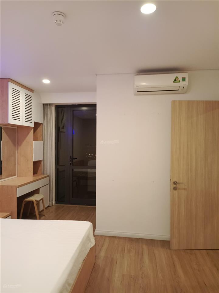 Cho thuê căn hộ 2 ngủ 2wc 79m2 đủ đồ chung cư mipec long biên gần hoàn kiếm giá 16 triệu.0916 393 ***