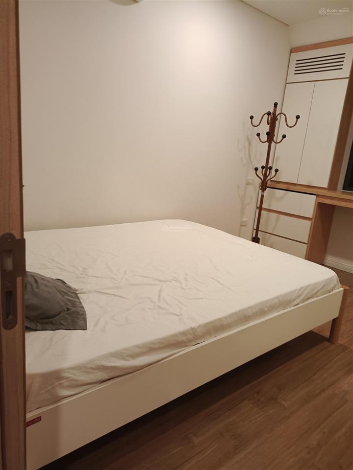 Cho thuê căn hộ 2 ngủ 2wc 79m2 đủ đồ chung cư mipec long biên gần hoàn kiếm giá 16 triệu.0916 393 ***