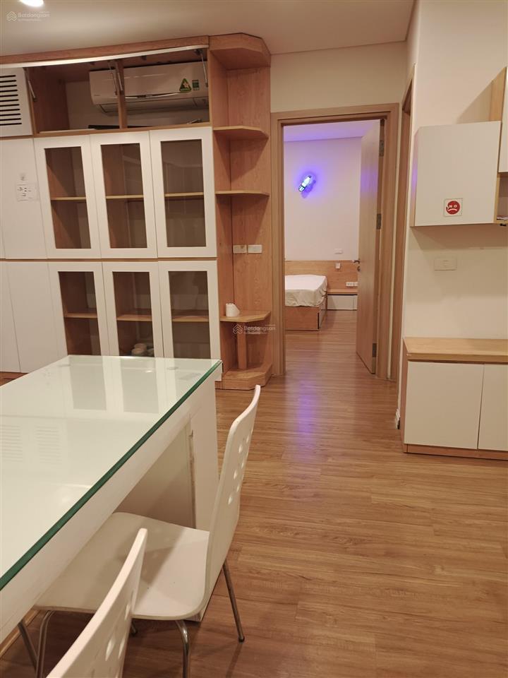 Cho thuê căn hộ 2 ngủ 2wc 79m2 đủ đồ chung cư mipec long biên gần hoàn kiếm giá 16 triệu.0916 393 ***