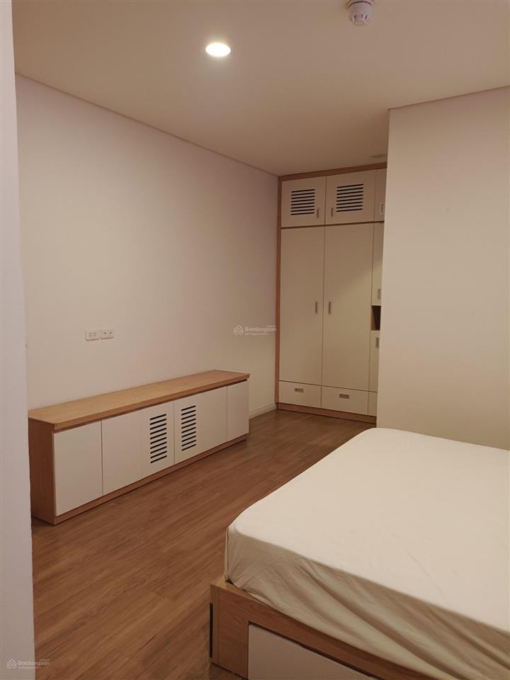 Cho thuê căn hộ 2 ngủ 2wc 79m2 đủ đồ chung cư mipec long biên gần hoàn kiếm giá 16 triệu.0916 393 ***