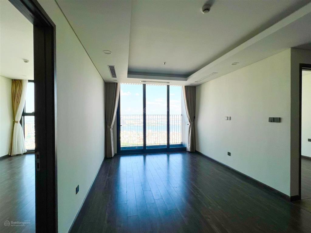 Chính chủ gửi bán căn 3pn  tầng cao toà n1t7  view hồ tây.