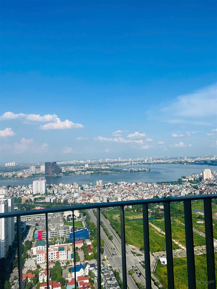 Chính chủ gửi bán căn 3pn  tầng cao toà n1t7  view hồ tây.