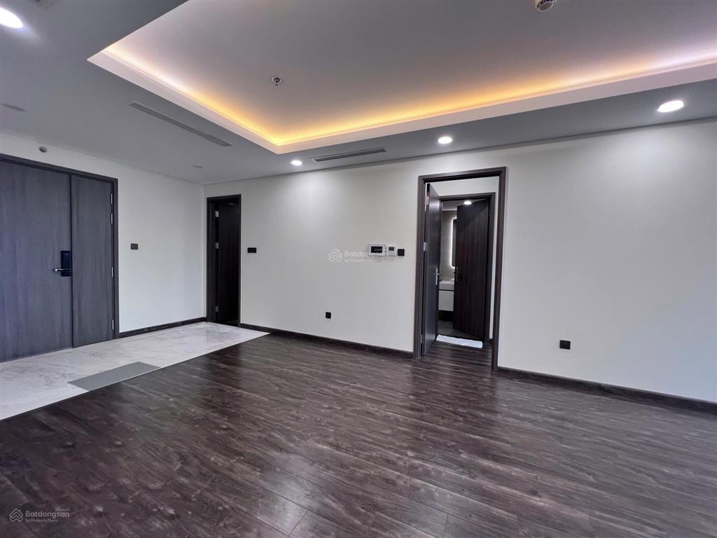 Chính chủ gửi bán căn 3pn  tầng cao toà n1t7  view hồ tây.