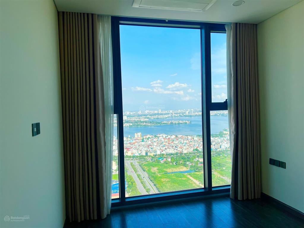 Chính chủ gửi bán căn 3pn  tầng cao toà n1t7  view hồ tây.
