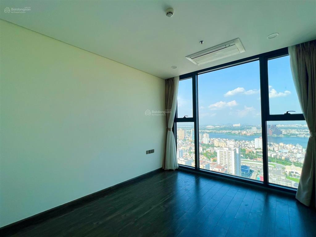 Chính chủ gửi bán căn 3pn  tầng cao toà n1t7  view hồ tây.