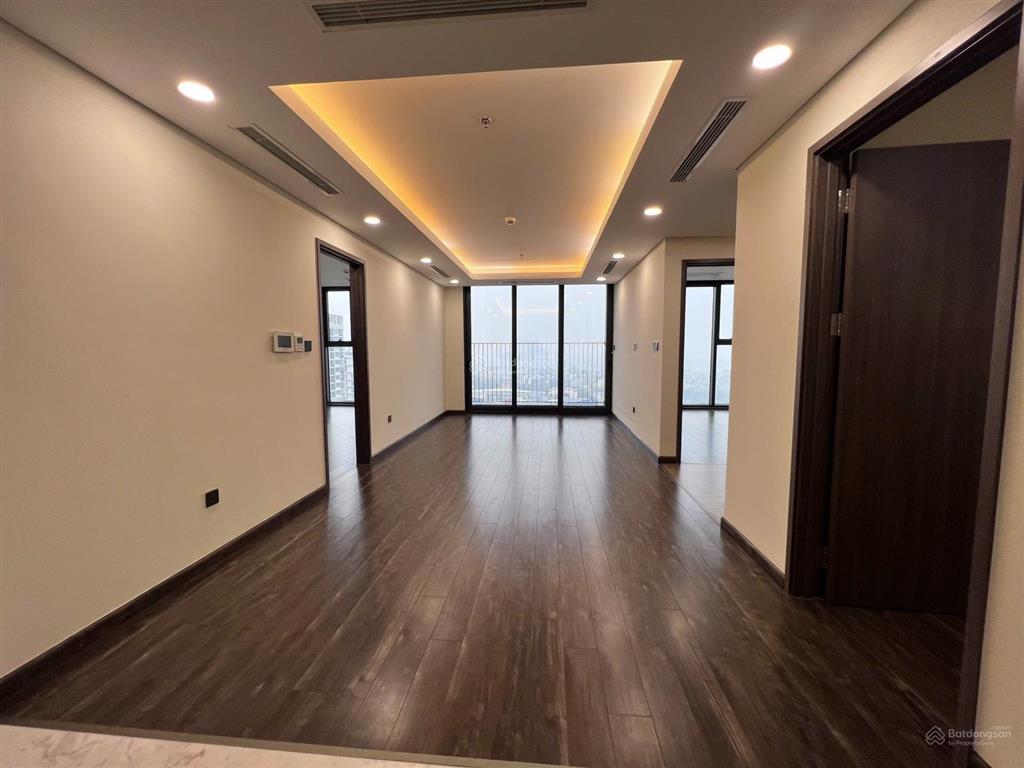 Chính chủ gửi bán căn 3pn  tầng cao toà n1t7  view hồ tây.