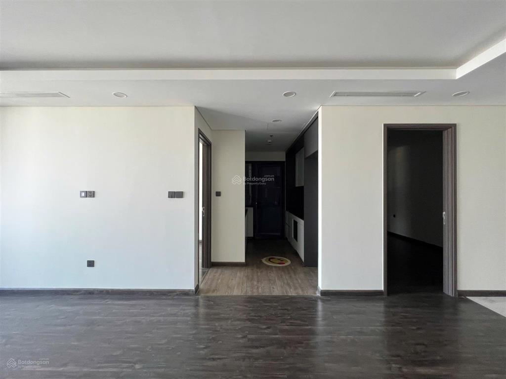 Chính chủ gửi bán căn 3pn  tầng cao toà n1t7  view hồ tây.