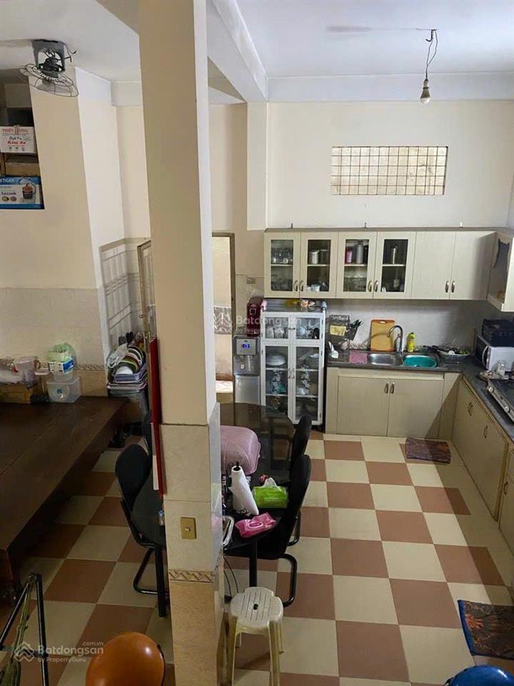 21.xtỷ  nơ trang long  có sân đậu 3 xe hơi trong nhà  140m2 (5.8x24) vuông a4  3 tầng btct