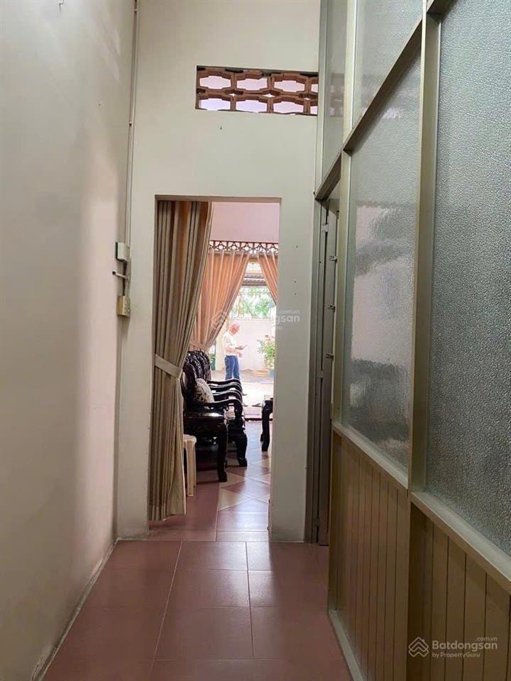 21.xtỷ  nơ trang long  có sân đậu 3 xe hơi trong nhà  140m2 (5.8x24) vuông a4  3 tầng btct