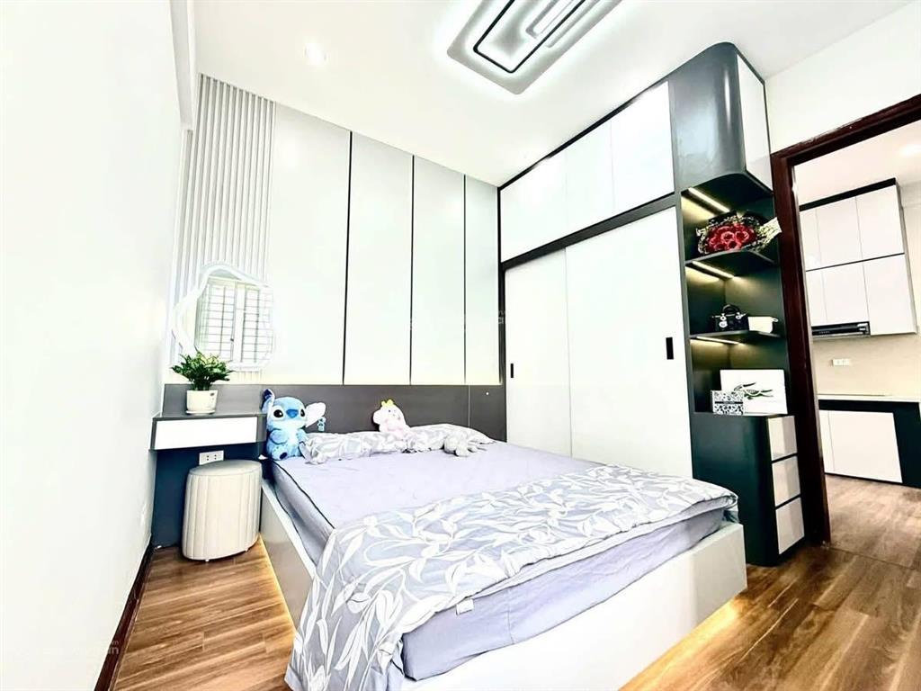 4.75 tỷ sở hữu ngay căn 2 phòng ngủ  dt 58m2  full nội thất, view hồ cực hiếm