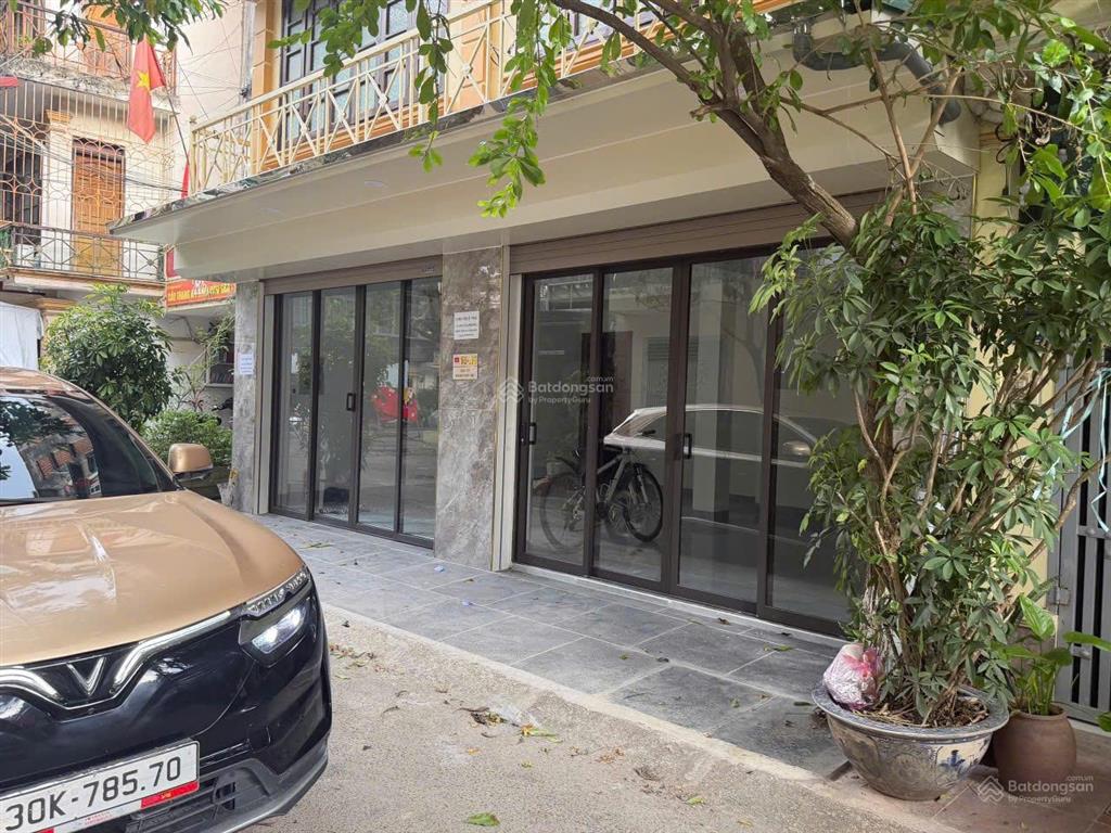 Cho thuê hoàng quốc việt  dt 85m²  kinh doanh  vp