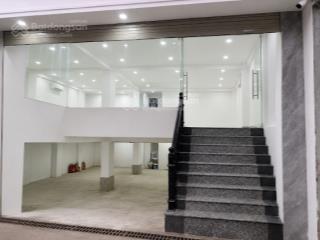 Cho thuê tòa 6t thang máy  dt 139m²  hầm để ô tô  thông sàn
