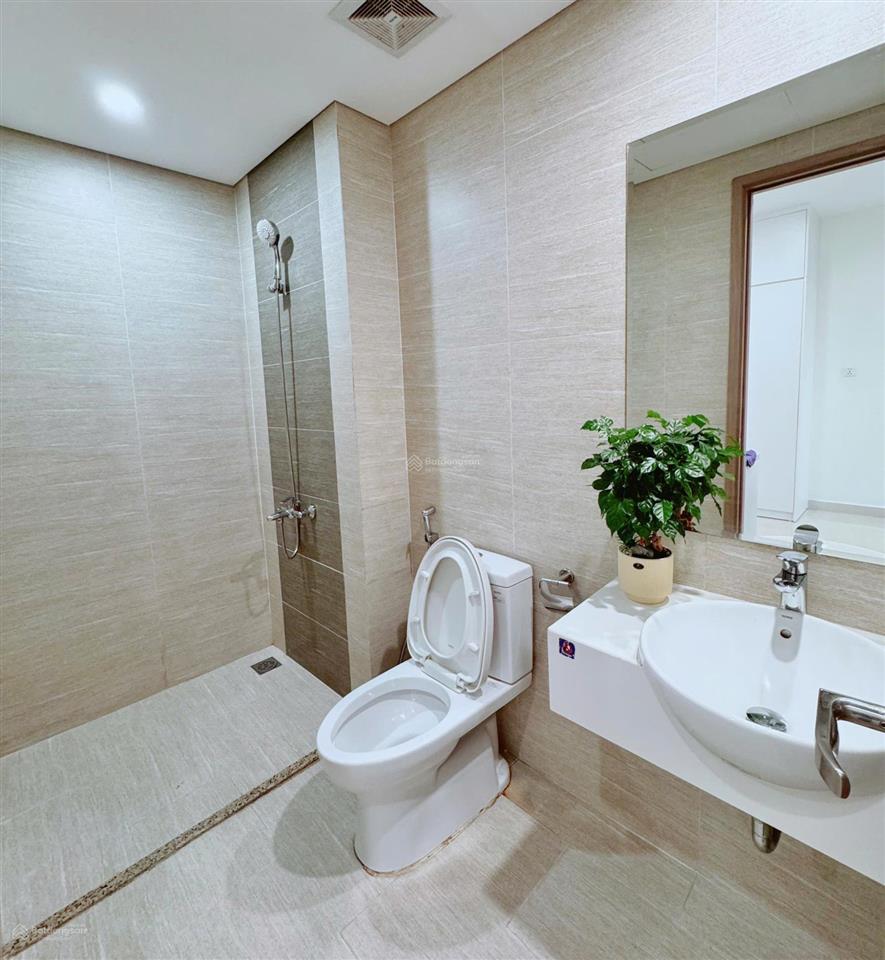 Bán gấp căn hộ s302 1617 dt 25,5m, 2 tỷ 050, gần nhà xe, đồ mới 100% rất hiếm ở vin smart city