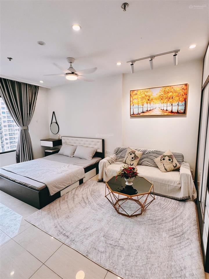 Giá thật cần bán gấp 30,6m2, tòa s3, 2 tỷ bao phí vin smart city view bể bơi, bc đn, đẹp!