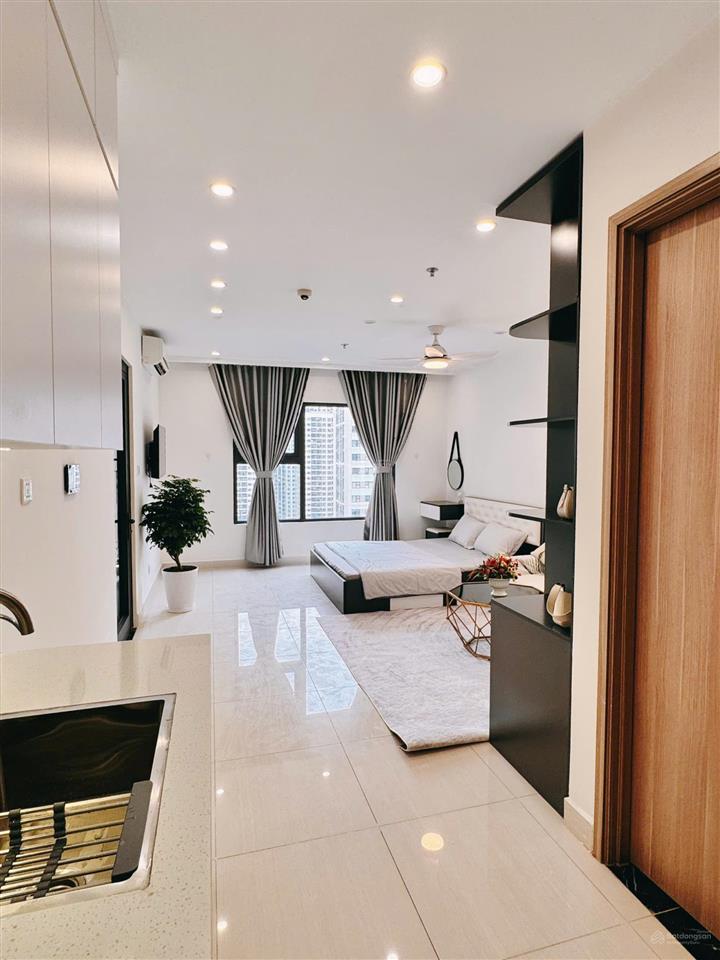 Giá thật cần bán gấp 30,6m2, tòa s3, 2 tỷ bao phí vin smart city view bể bơi, bc đn, đẹp!