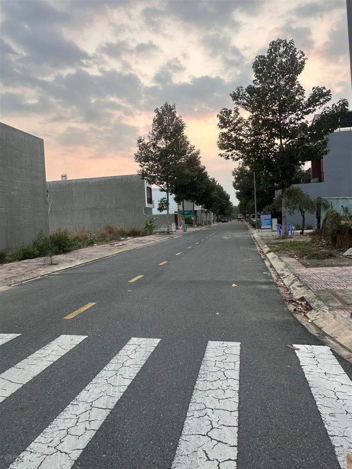 Chủ cần bán gấp đất kdc hội nghĩa 100m2 full tc, giá chỉ 890tr, đường nhựa n3 7m có vỉa hè, shr