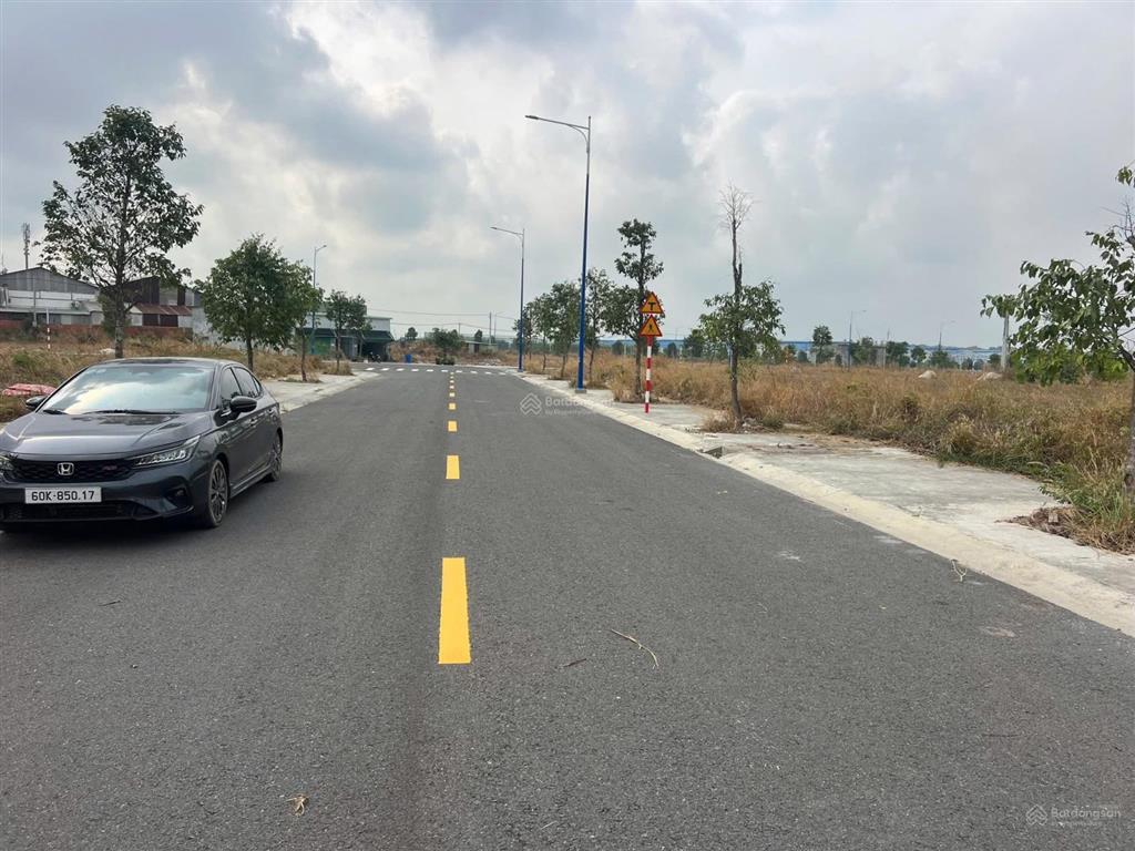 Chủ cần bán đất ngay kcn becamex gđ3 150m2 giá 530tr  full tc  đường thông 16m có vỉa hè  shr