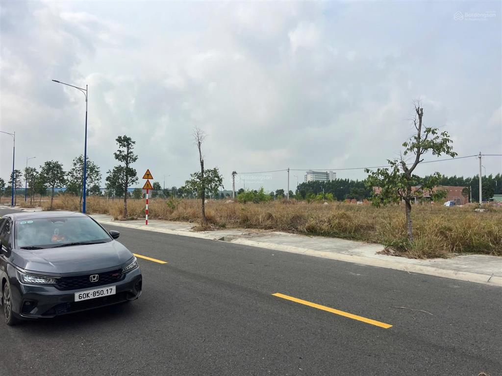 Chủ cần bán đất ngay kcn becamex gđ3 150m2 giá 530tr  full tc  đường thông 16m có vỉa hè  shr